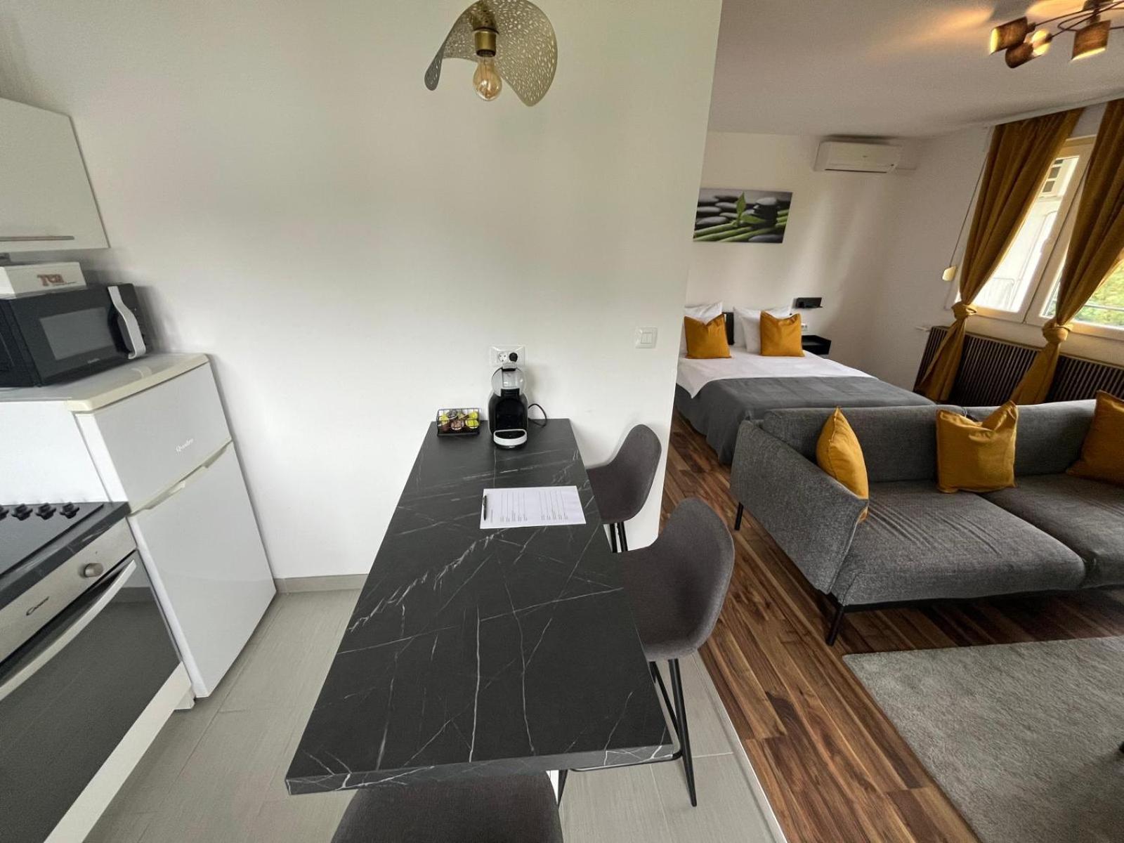 Eva Luxury Rooms & Apartments พลิตวิชกา เยเซรา ภายนอก รูปภาพ