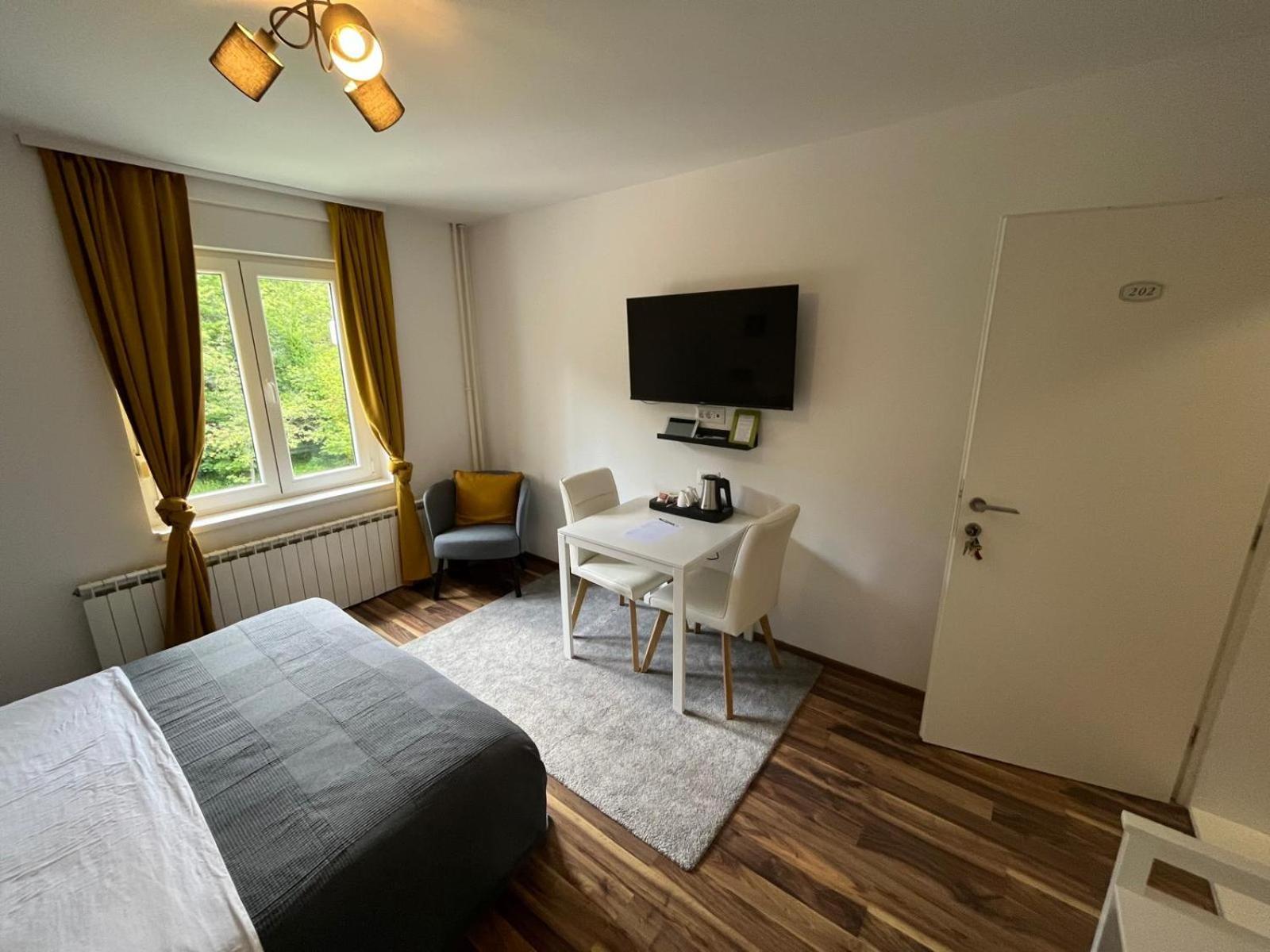 Eva Luxury Rooms & Apartments พลิตวิชกา เยเซรา ภายนอก รูปภาพ