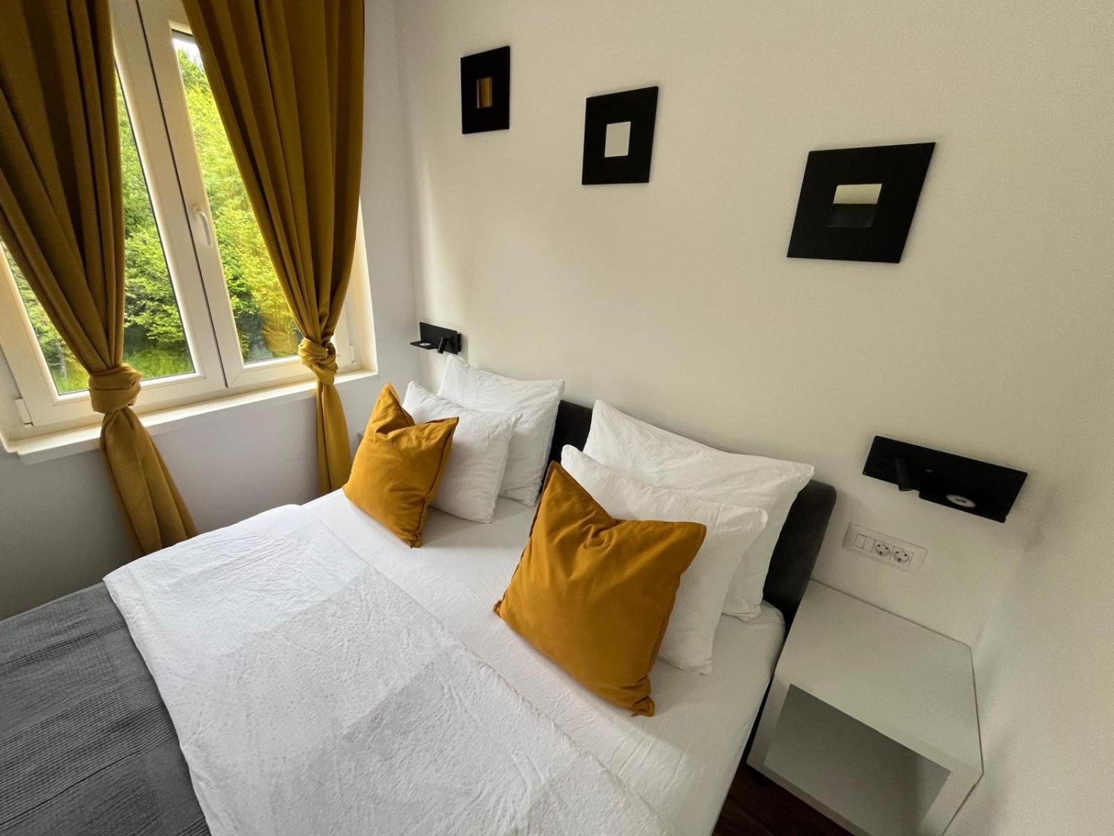 Eva Luxury Rooms & Apartments พลิตวิชกา เยเซรา ภายนอก รูปภาพ